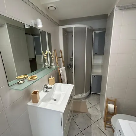 Cozy Avec Parking A 2 Minutes De La Apartment